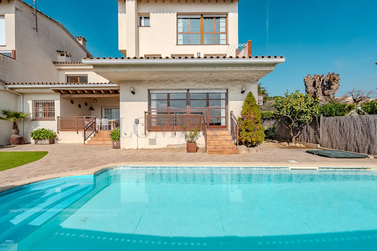 Außenansicht von Einfamilien-Reihenhaus zum Verkauf in Sant Andreu de Llavaneres mit Heizung, Privatgarten und Parkett
