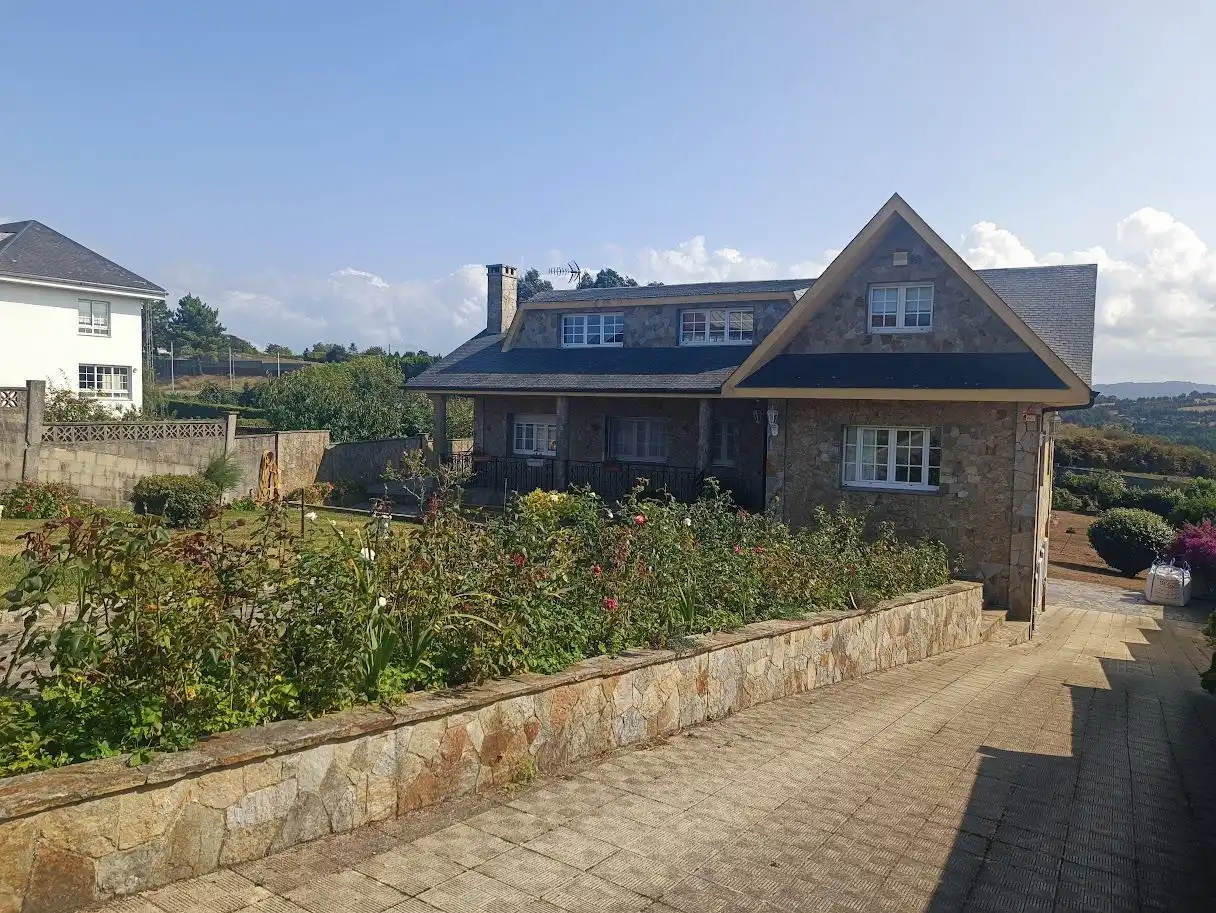 Vista exterior de Casa o chalet en venta en A Coruña Capital  con Calefacción, Jardín privado y Piscina
