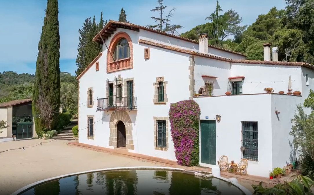 Vista exterior de Finca rústica en venda en Argentona amb Jardí privat