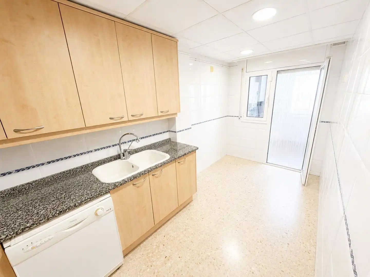 Cocina de Casa adosada en venta en Castellar del Vallès con Aire acondicionado, Calefacción y Terraza