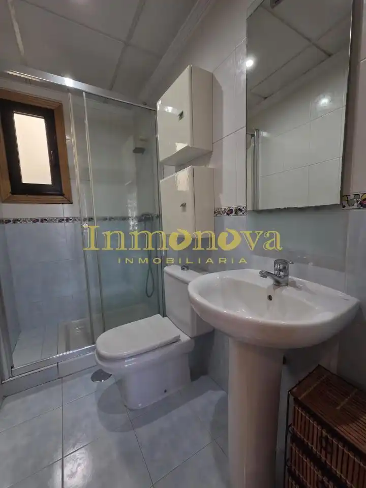 Badezimmer von Dachboden zur Miete in Salvaterra de Miño mit Heizung, Terrasse und Abstellraum