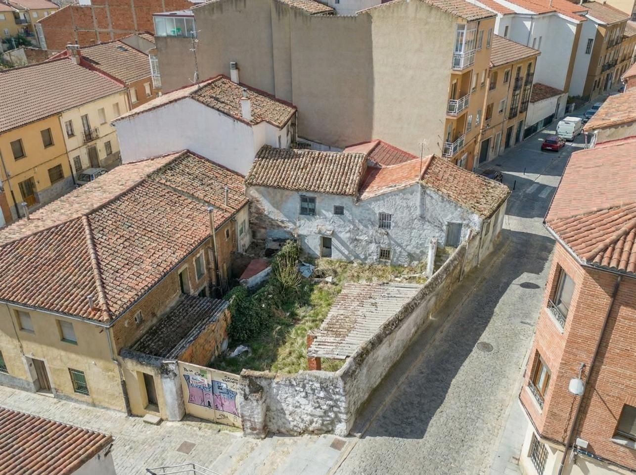 Vista exterior de Casa o xalet en venda en Ávila Capital amb Jardí privat