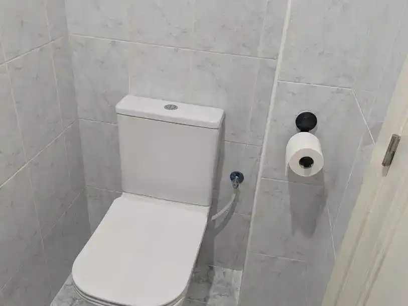 Badezimmer von Wohnung zum Verkauf in Roses mit Balkon