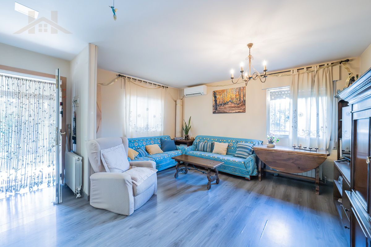 Living room of House or chalet for sale in Sevilla la Nueva  with Heating, Private garden and Storage room