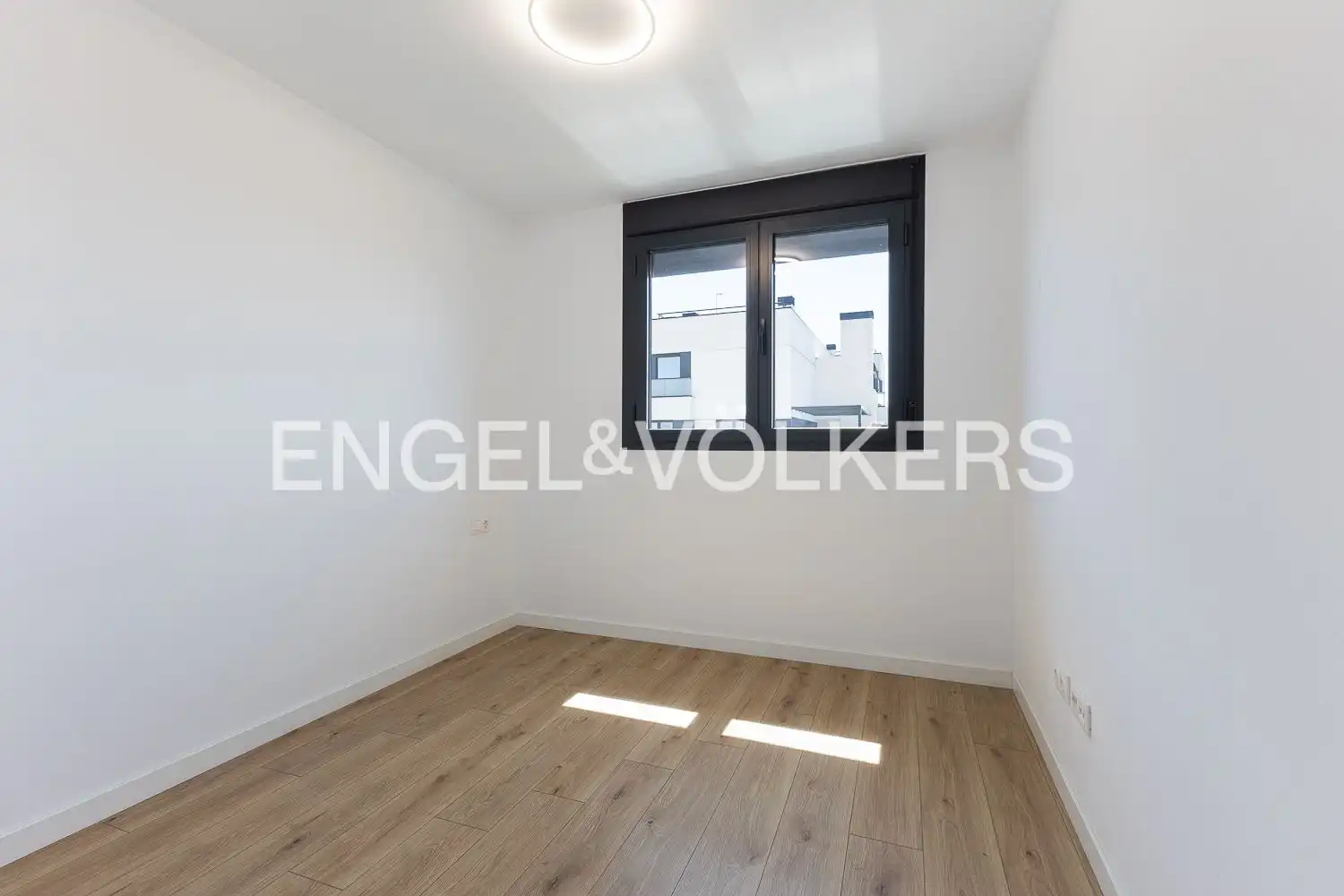 Habitación de Ático de alquiler en Valencia con Aire acondicionado, Calefacción y Trastero
