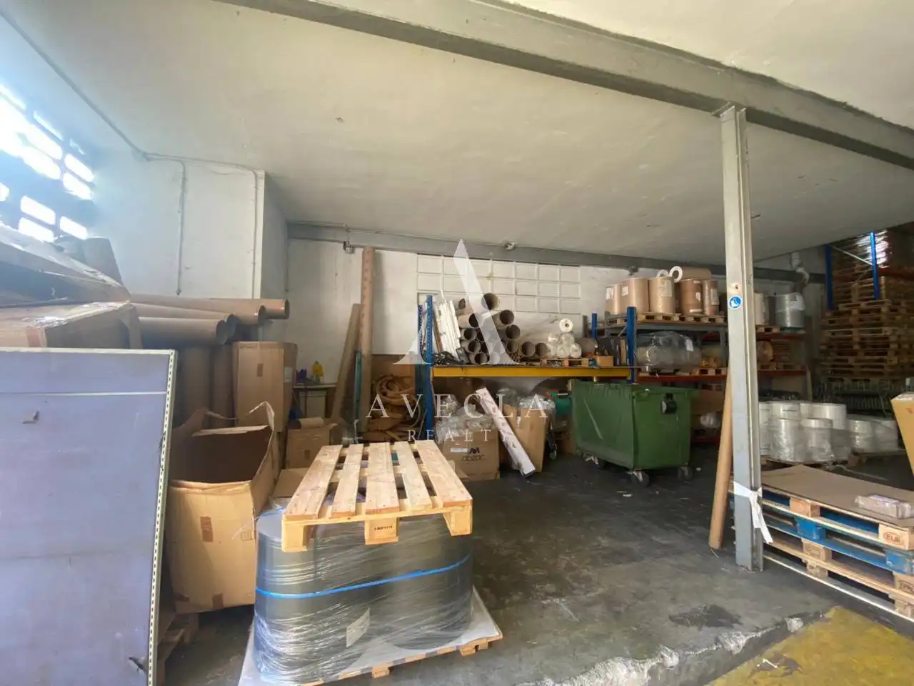 Nau industrial en venda en Ripollet