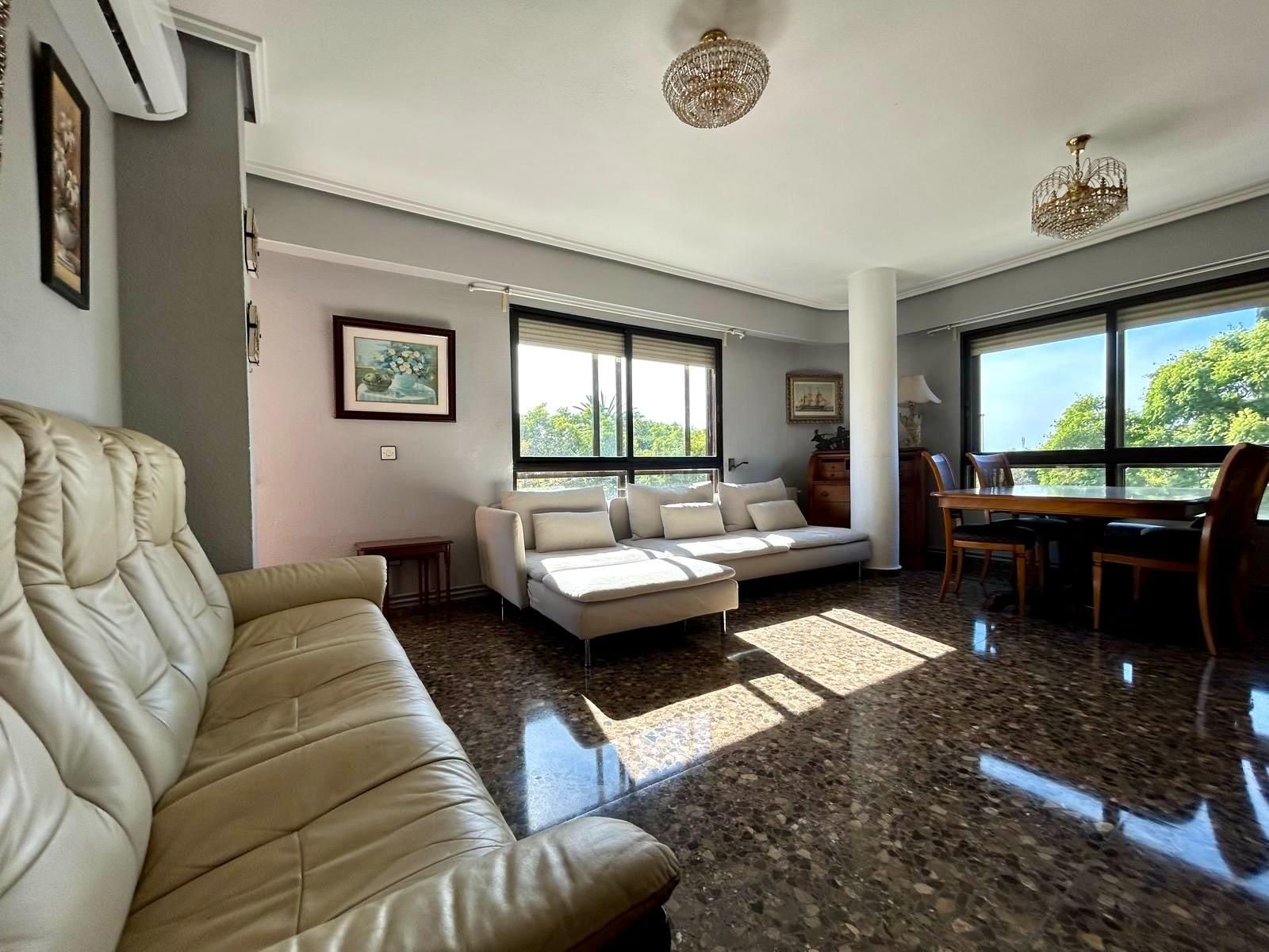 Living room of Flat for sale in  Valencia Capital  with Air Conditioner and Balcony