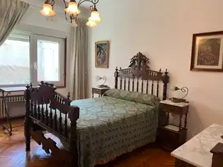 Dormitori de Casa o xalet en venda en Pontevedra Capital  amb Calefacció, Traster i Moblat