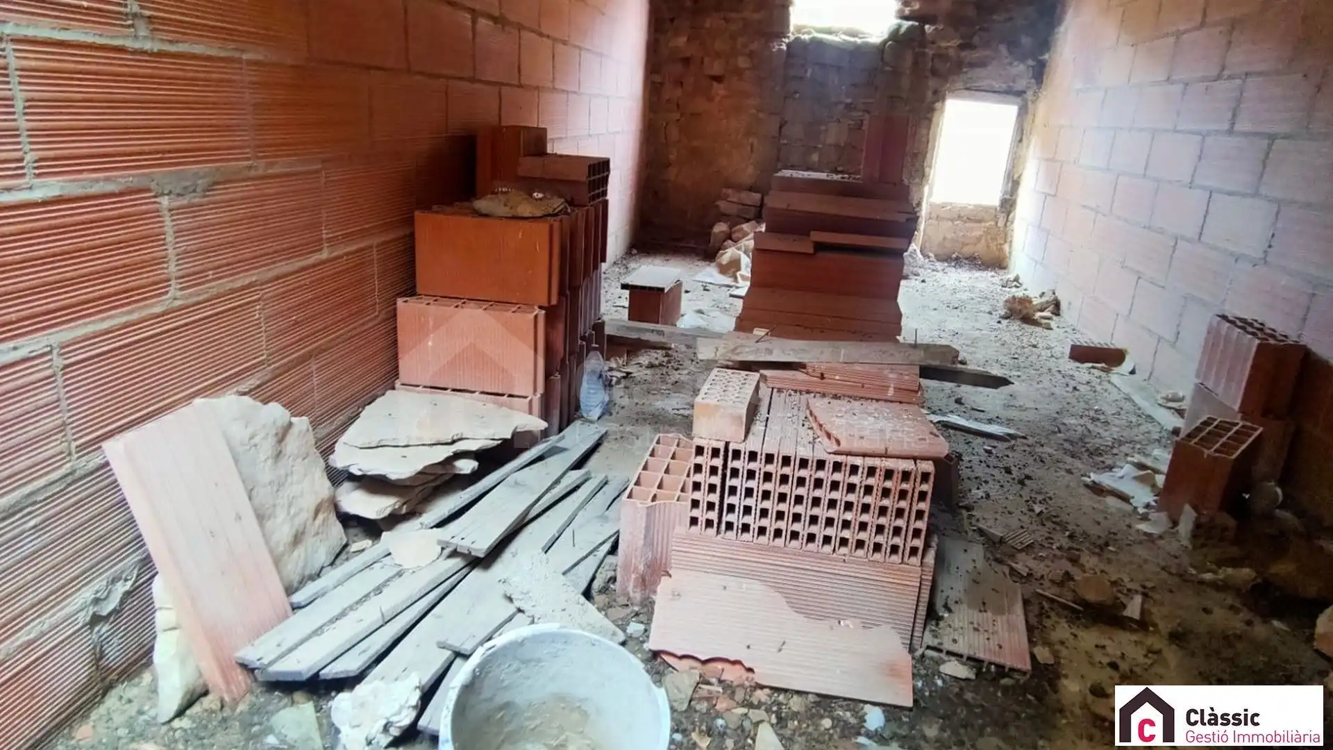 Casa adosada en venda a Els Prats de Rei