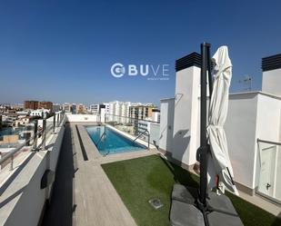 Piscina de Pis en venda en  Sevilla Capital amb Aire condicionat, Terrassa i Piscina