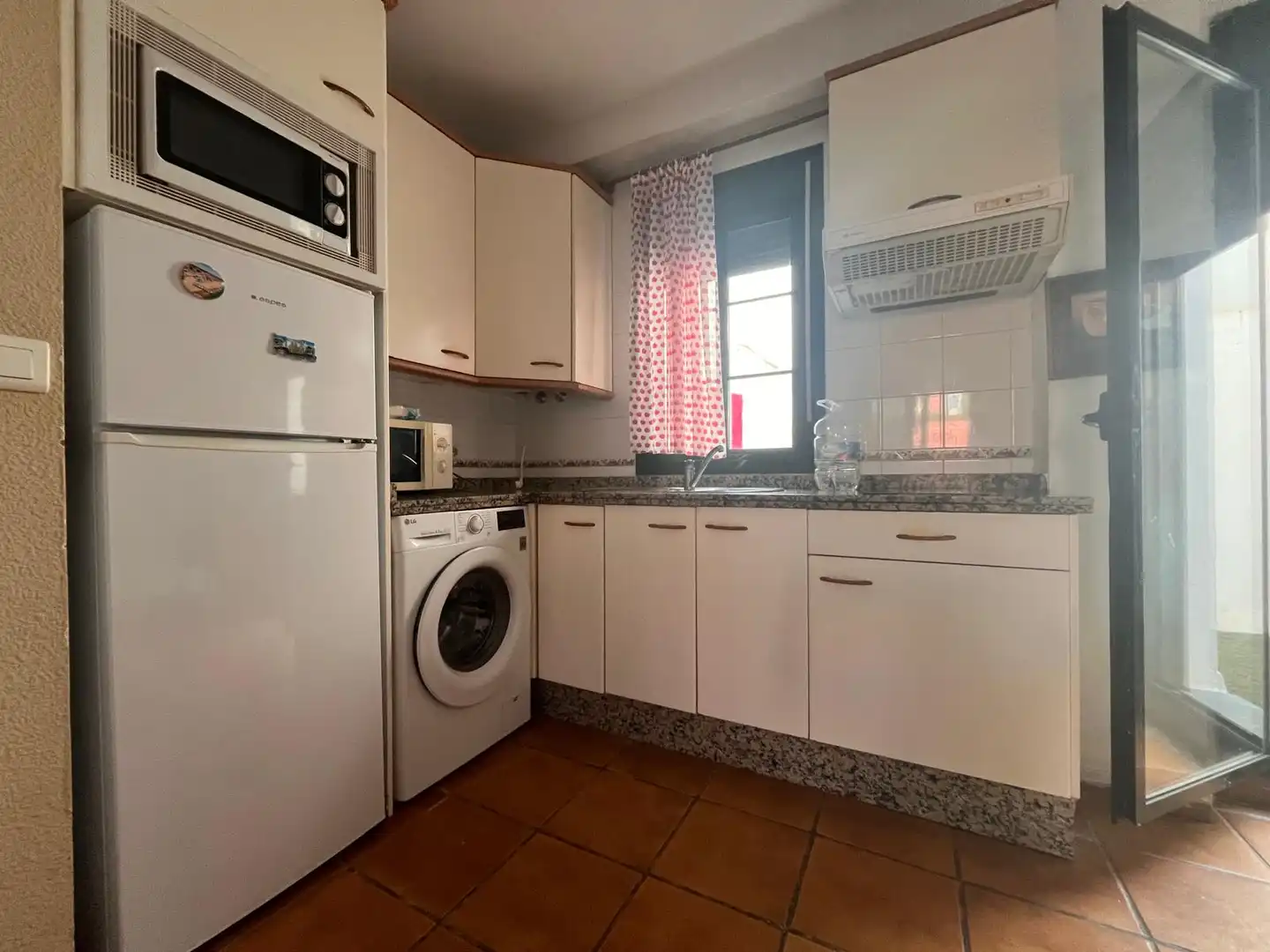 Cocina de Apartamento en venta en Islantilla con Jardín privado, Piscina y Amueblado