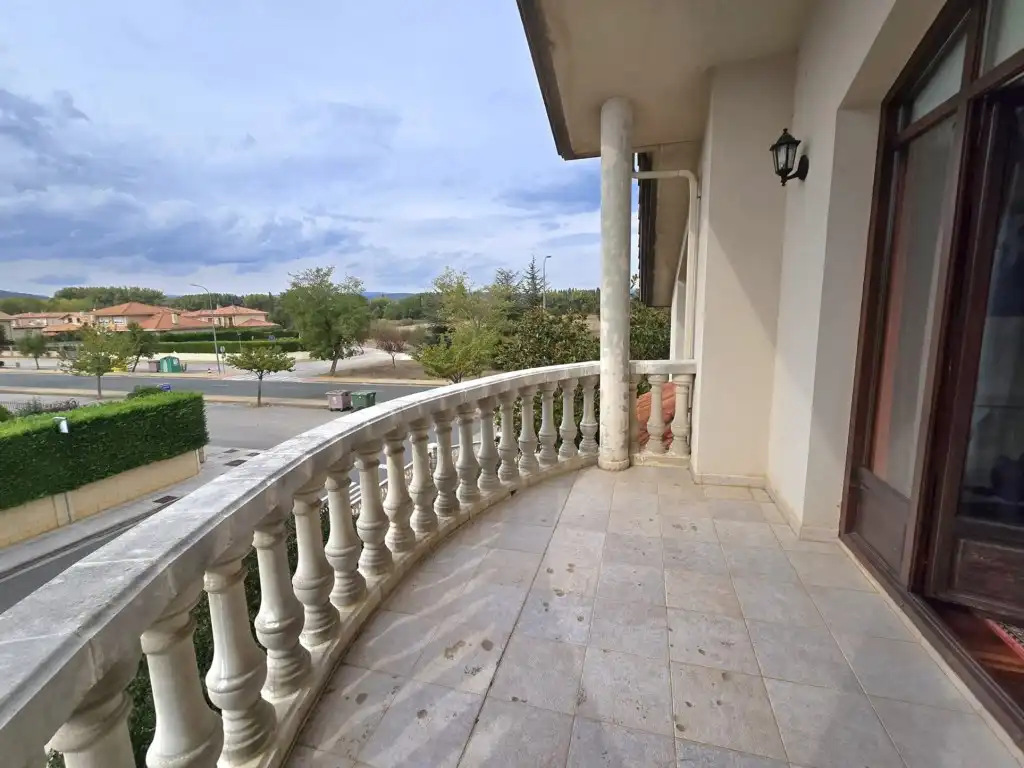 Terrassa de Casa o xalet en venda en Villarcayo de Merindad de Castilla la Vieja
