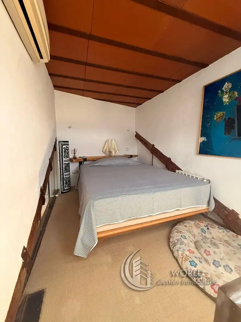 Schlafzimmer von Dachboden zur Miete in Madrid mit Klimaanlage, Heizung und Terrasse