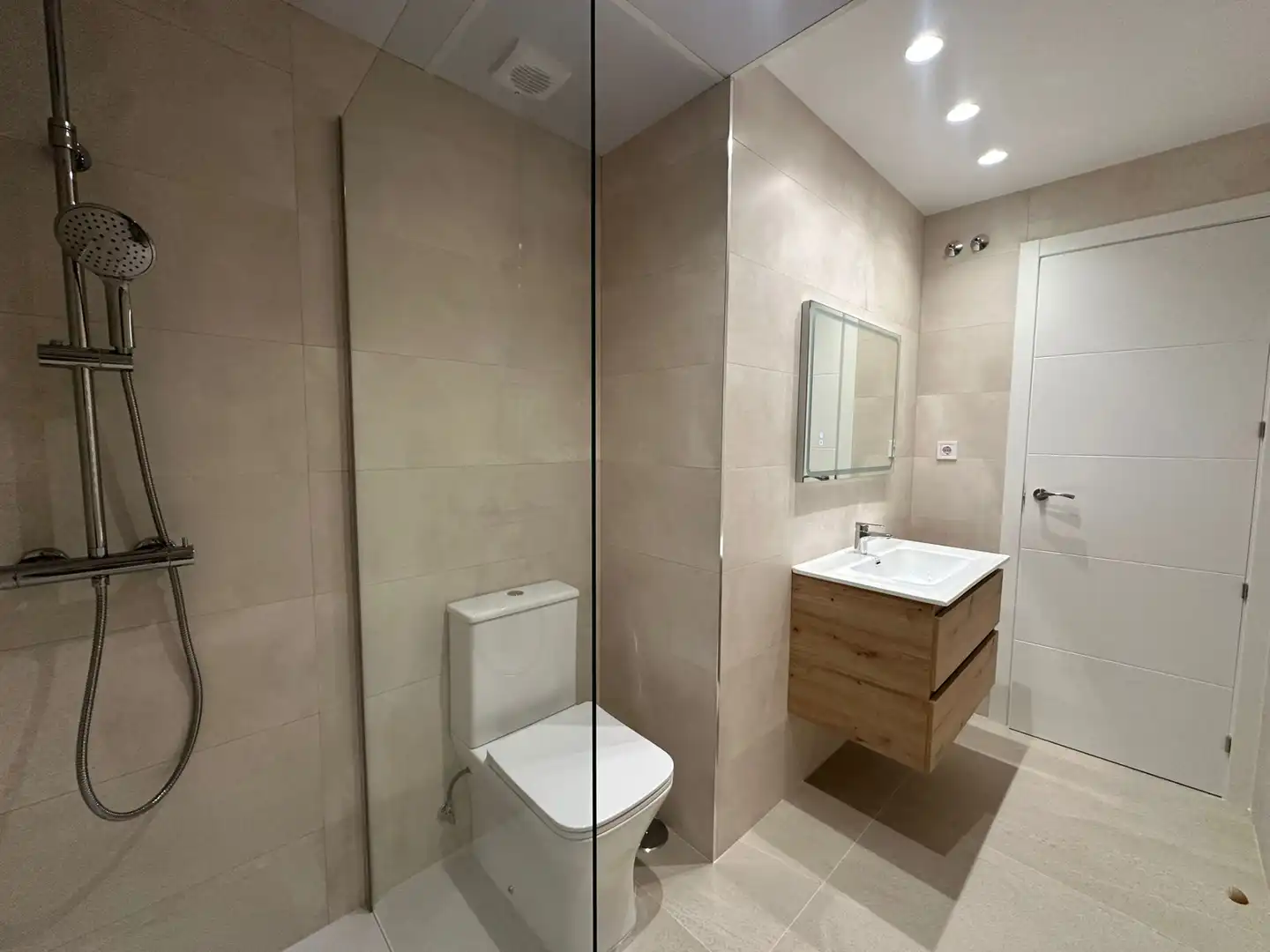 Baño de Piso en venta en Pozuelo de Alarcón con Aire acondicionado, Calefacción y Horno