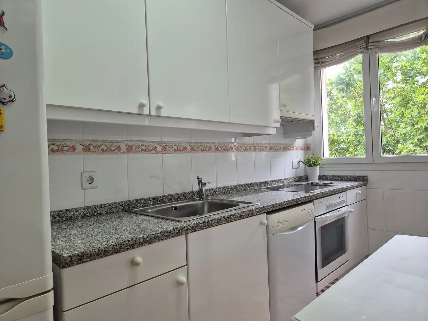 Küche von Wohnung zum Verkauf in Gijón  mit Heizung, Abstellraum und Schwimmbad
