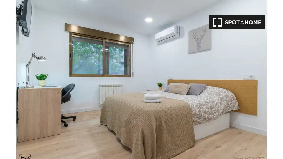 Bedroom of Flat for rent in Madrid  with Air Conditioner, Heating and Furnished