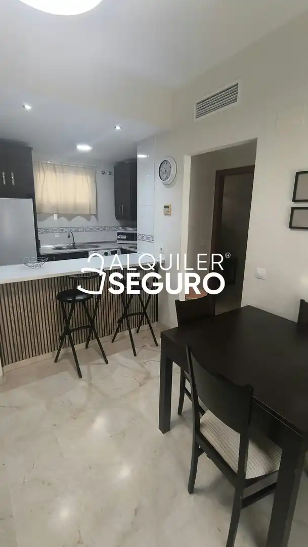 Cocina de Piso de alquiler en Dos Hermanas con Aire acondicionado, Piscina y Amueblado