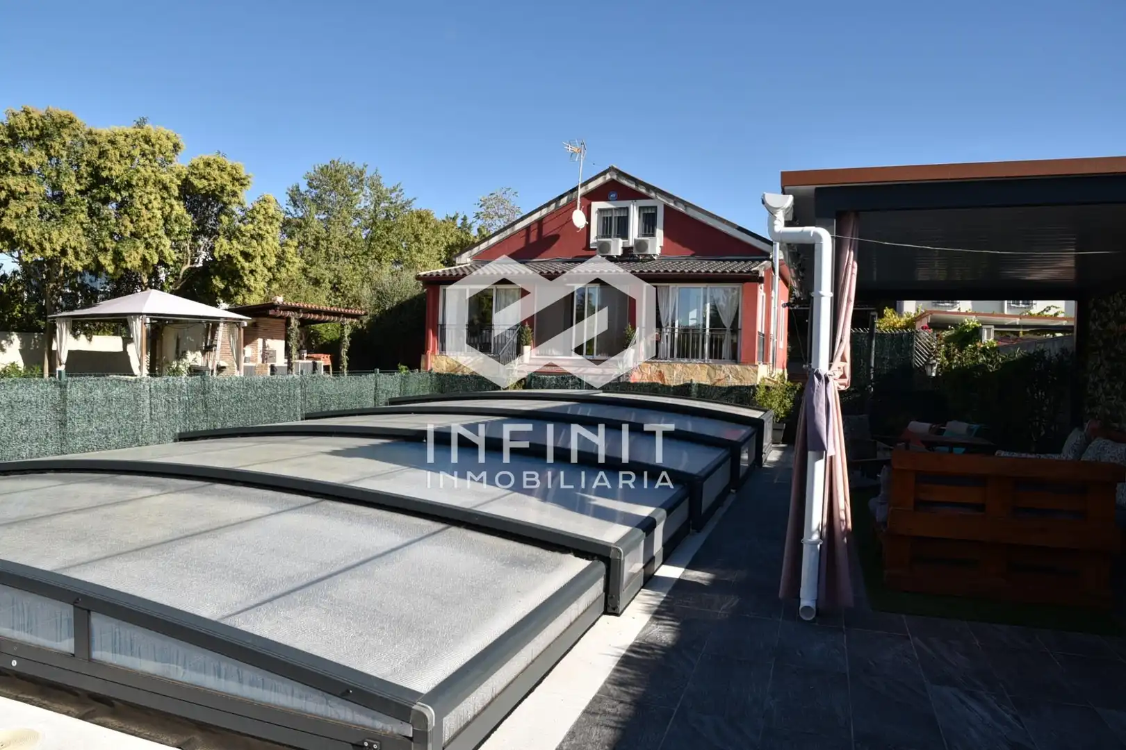 Swimming pool of Houses for sale in Ribatejada, Madrid