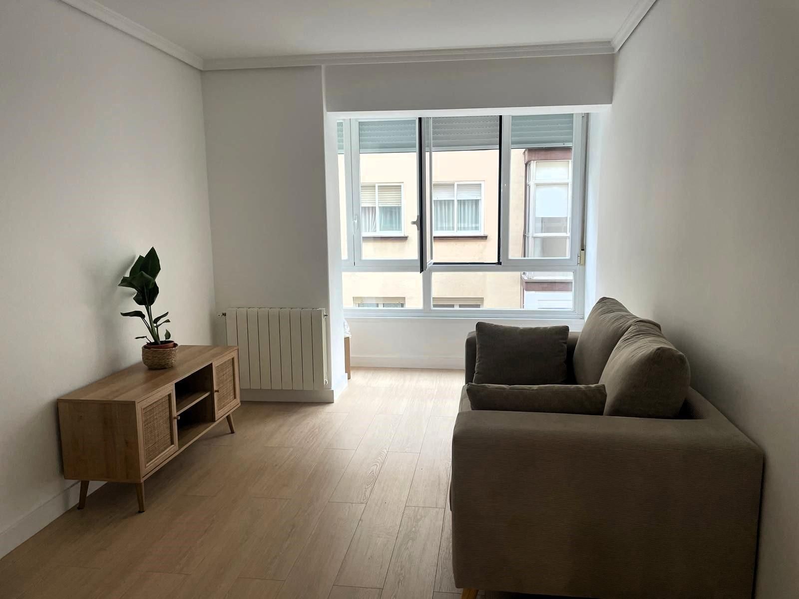 Sala de estar de Piso de alquiler en Vigo  con Calefacción