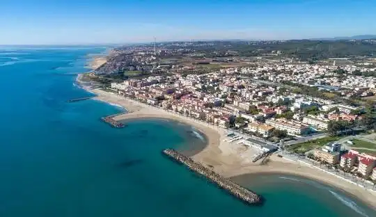 Vista exterior de Planta baja en venta en Cubelles con Piscina comunitaria