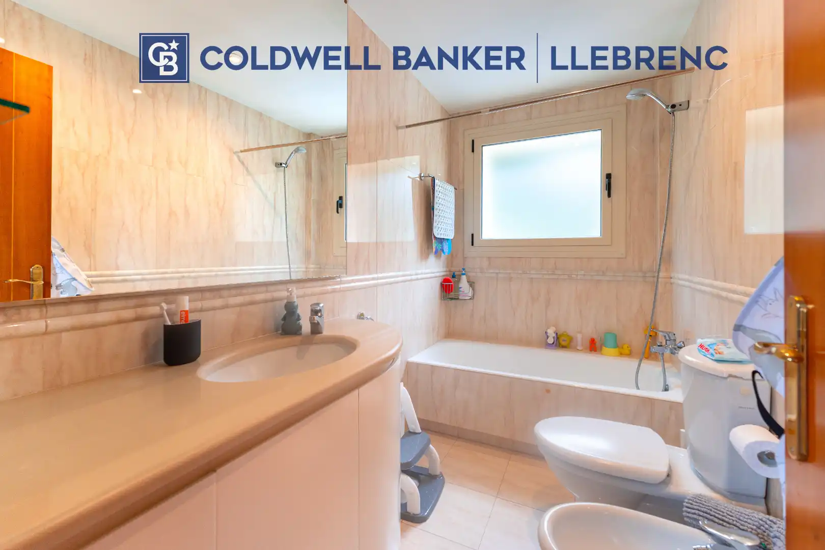Baño de Casa o chalet de alquiler en Barcelona con Aire acondicionado, Calefacción y Jardín privado
