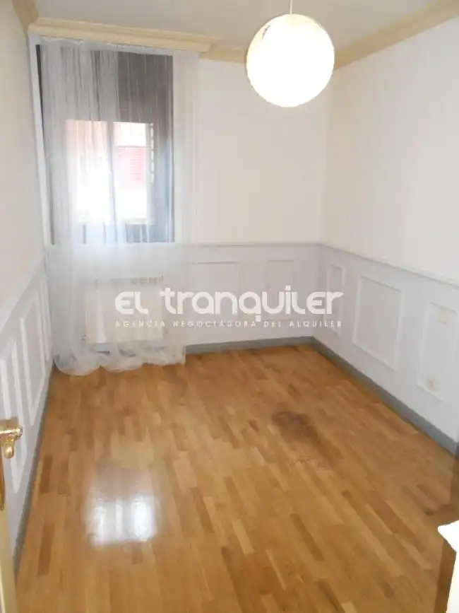 Bedroom of Flat for rent in Alcalá de Henares  with Air Conditioner, Parquet flooring and Swimming Pool