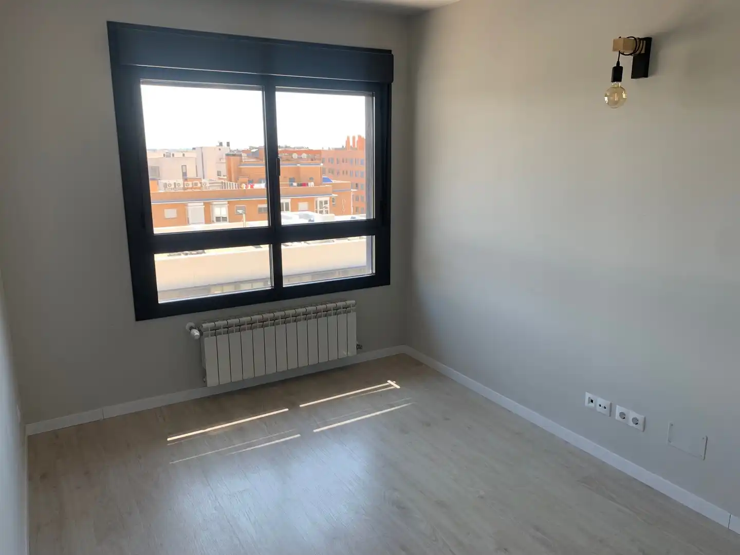 Bedroom of Flat for rent in Madrid  with Air Conditioner, Heating and Terrace