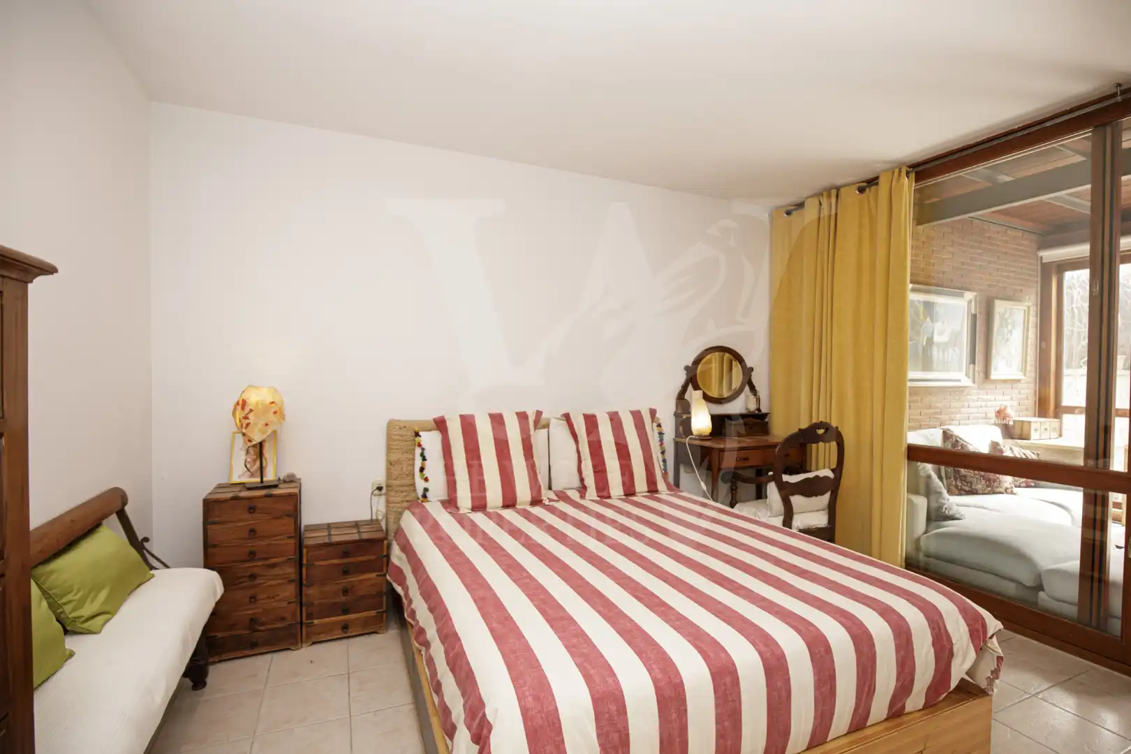 Habitación de Casa adosada en venta en Alella con Aire acondicionado, Calefacción y Jardín privado