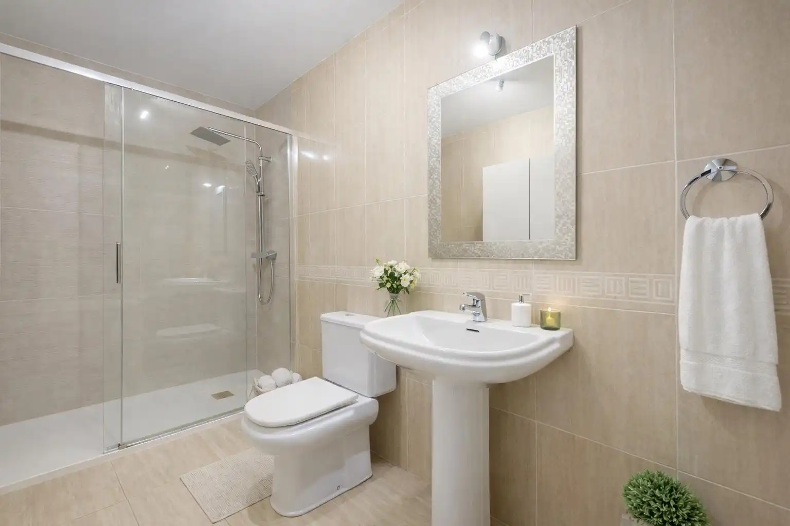 Bathroom of Flat for rent in Roquetas de Mar  with Air Conditioner, Heating and Private garden