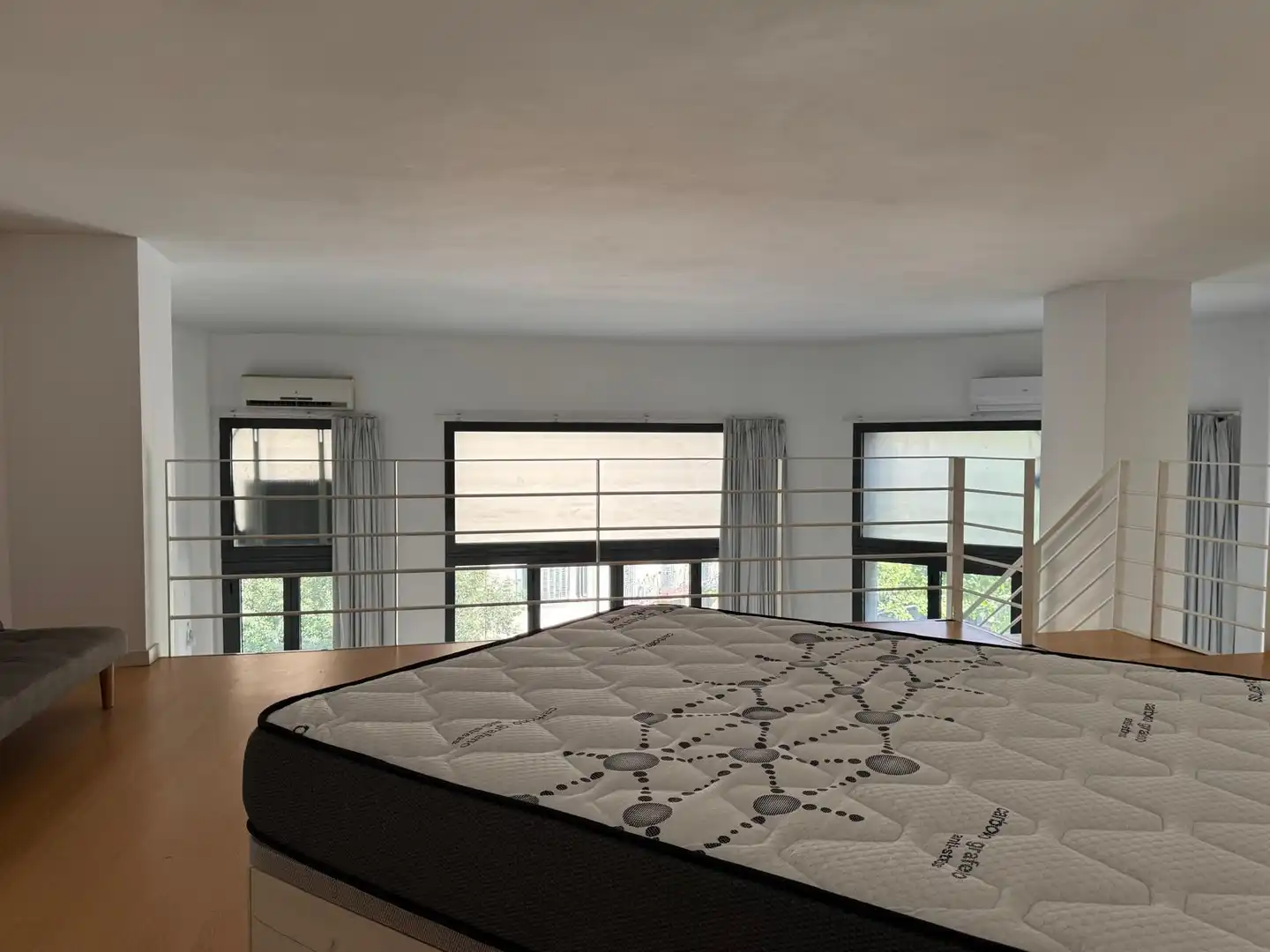 Dormitori de Loft de lloguer en Barcelona amb Aire condicionat, Moblat i Balcó