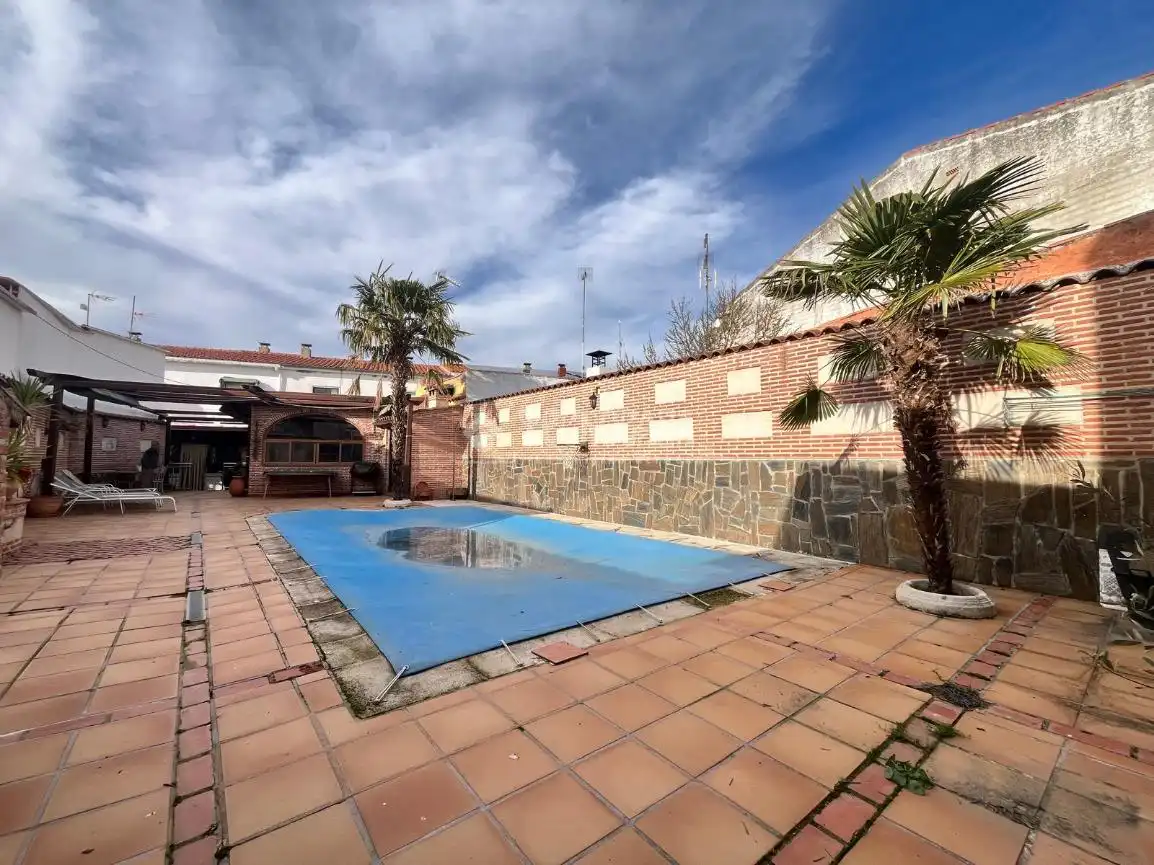 Piscina de Casa adosada en venta en Las Herencias con Calefacción, Piscina y Amueblado