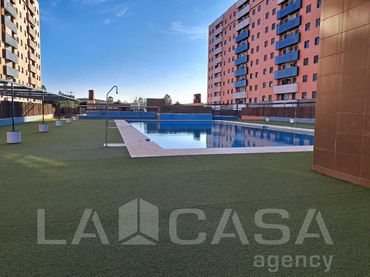 Appartamento con piscina in vendita a Calle Pedro Luis Serrera Contreras