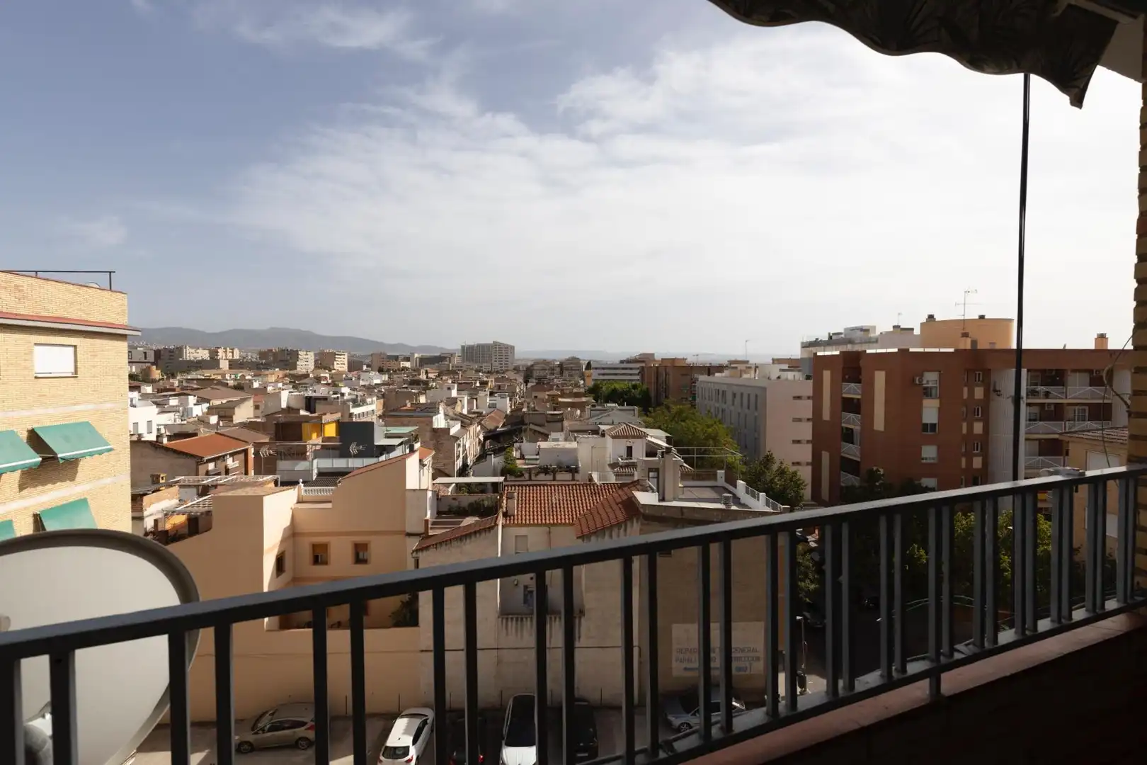 Vista exterior de Piso en venta en Granada con Aire acondicionado, Calefacción y Balcón