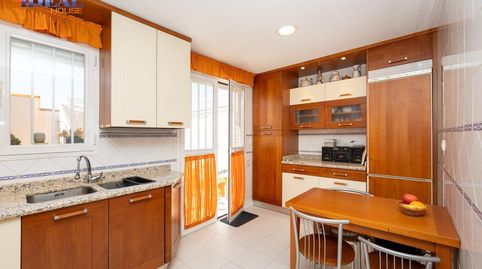 Foto 4 de Casa adosada en venta en Avenida Avenida Murcia, 15, San Ildefonso, Granada Capital