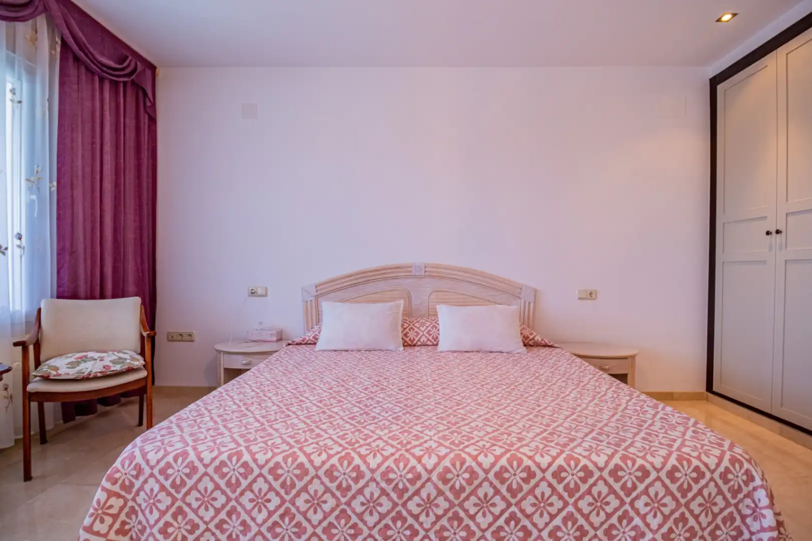Habitación de Casa o chalet en venta en L'Alfàs del Pi con Aire acondicionado, Calefacción y Jardín privado