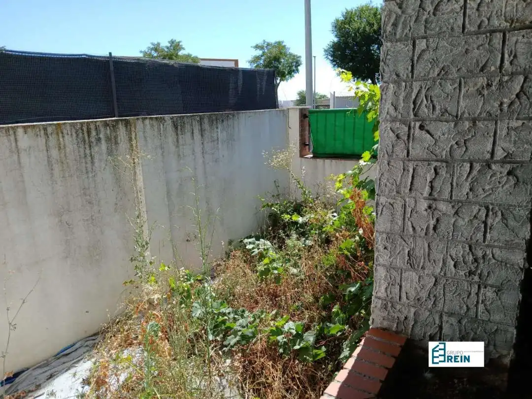 Casa adosada en venda en Esquivias amb Calefacció, Terrassa i Piscina