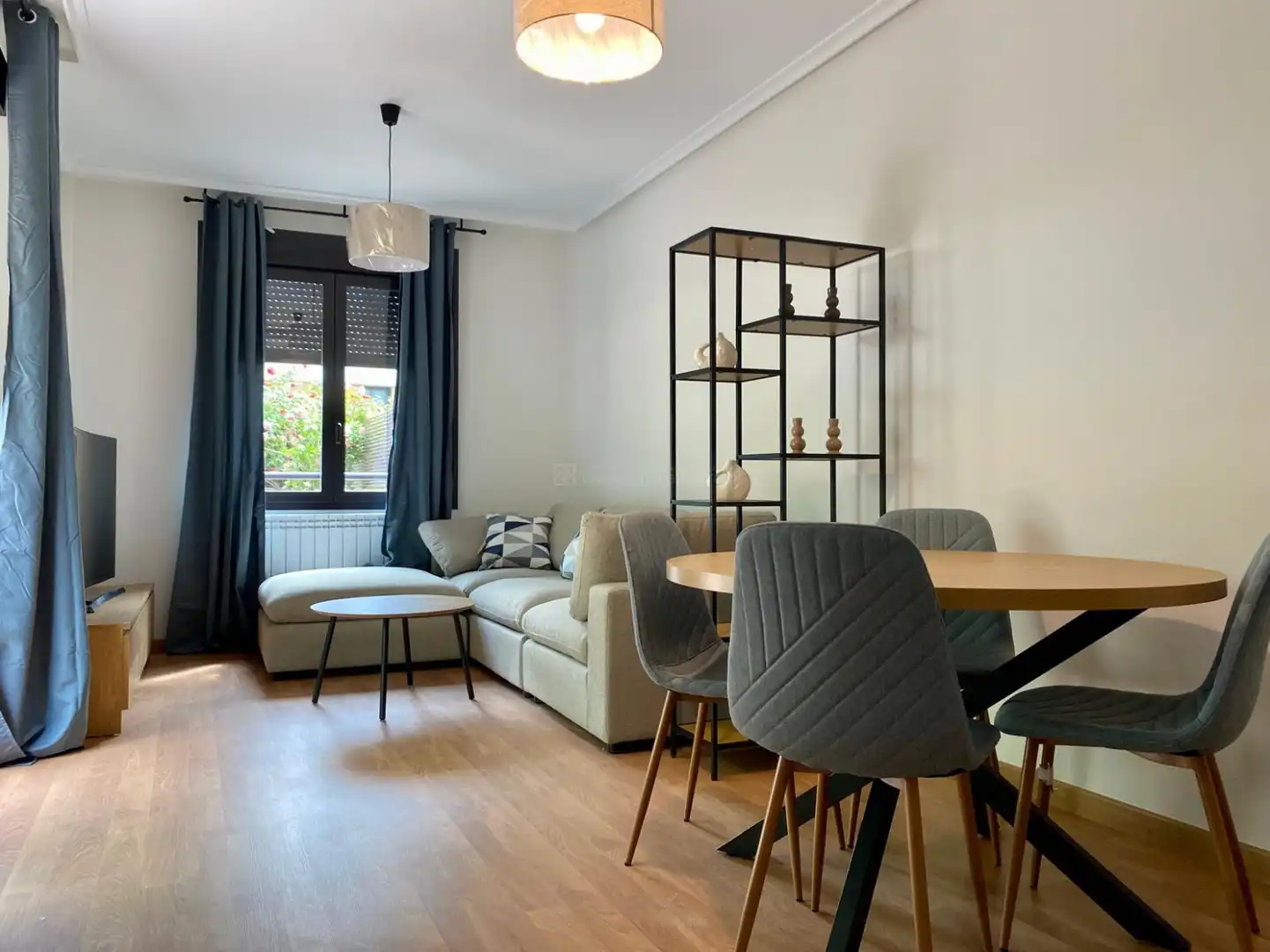 Sala de estar de Piso en venta en Lardero con Calefacción, Jardín privado y Parquet