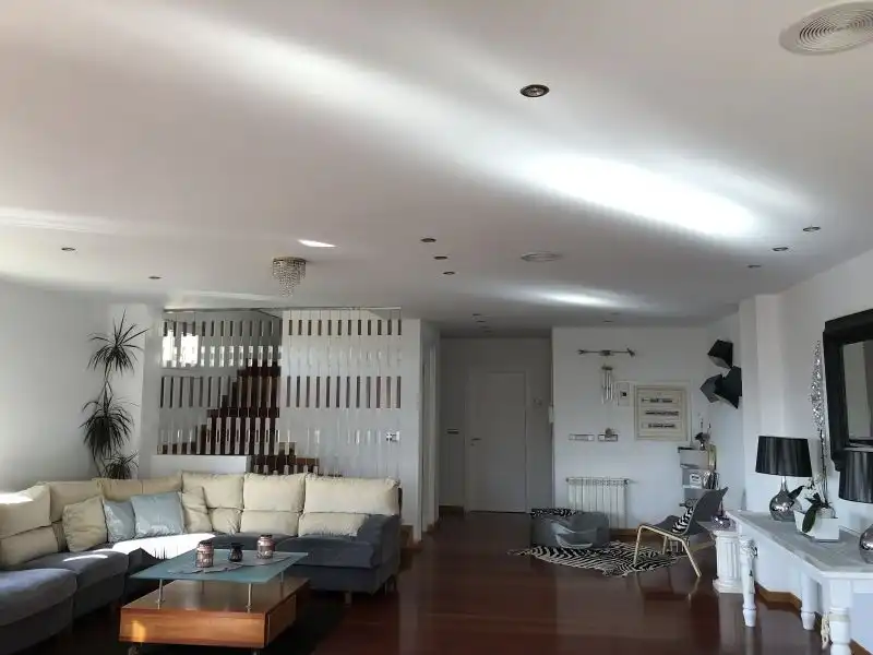 Sala d'estar de Casa o xalet en venda en Santiago de Compostela  amb Aire condicionat, Calefacció i Terrassa