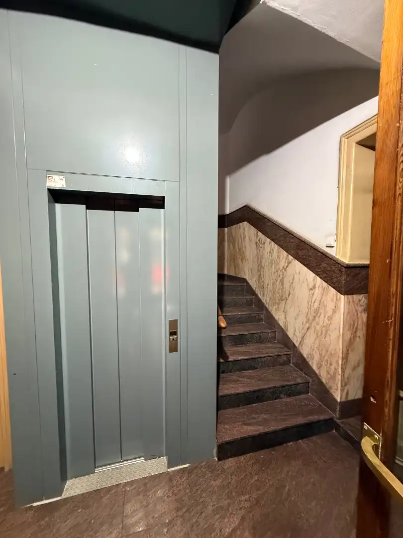 Büro zur Miete in Valencia mit Klimaanlage, Heizung und Balkon
