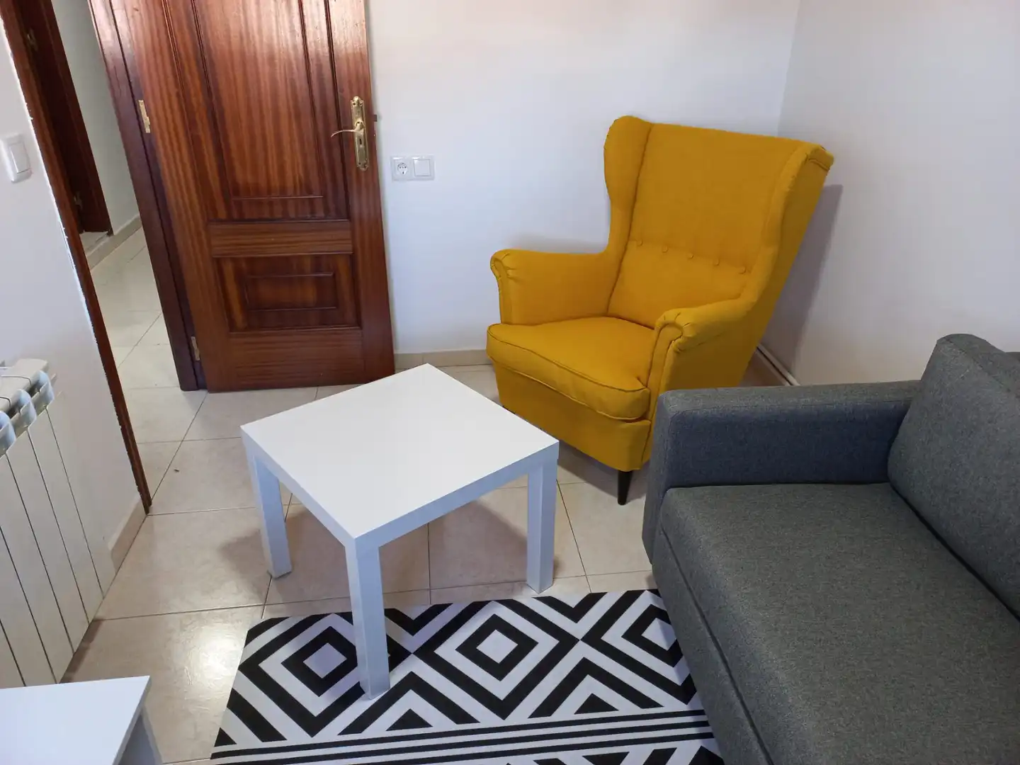 Sala d'estar de Pis de lloguer en Santiago de Compostela  amb Calefacció, Moblat i Forn