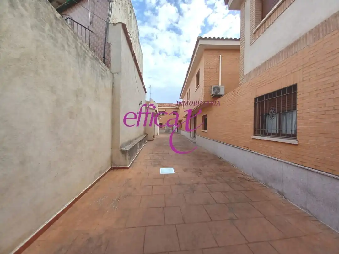 Vista exterior de Casa o xalet en venda en La Puebla de Montalbán amb Aire condicionat i Calefacció