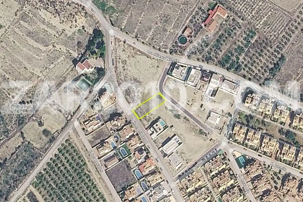 Terreno residencial en venta en Avenida Huerta Nueva