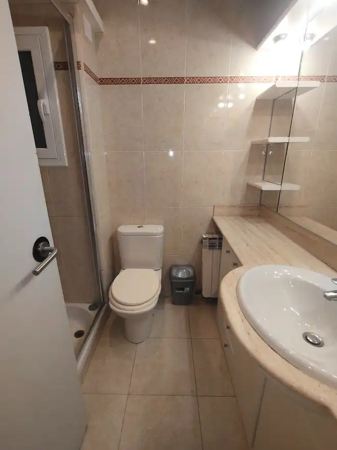 Badezimmer von Wohnung zur Miete in Lleida mit Heizung, Möbliert und Ofen