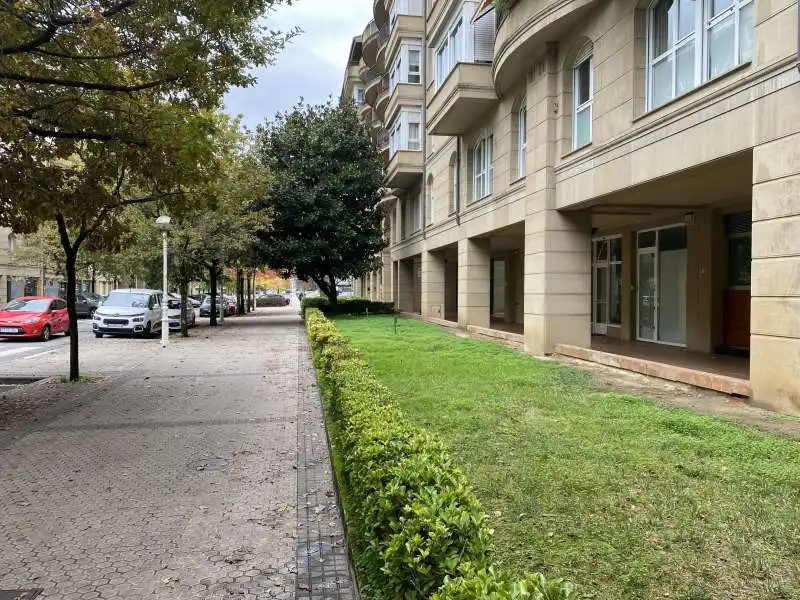 Vista exterior de Oficina en venda en Donostia - San Sebastián  amb Aire condicionat i Calefacció