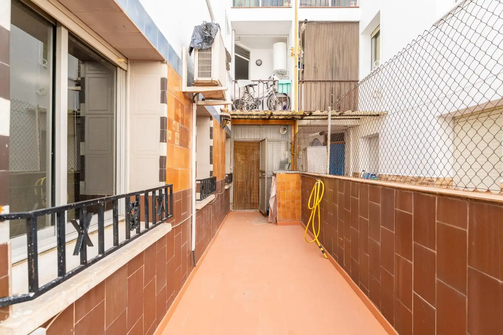 Außenansicht von Wohnung zum Verkauf in Reus mit Klimaanlage, Heizung und Balkon