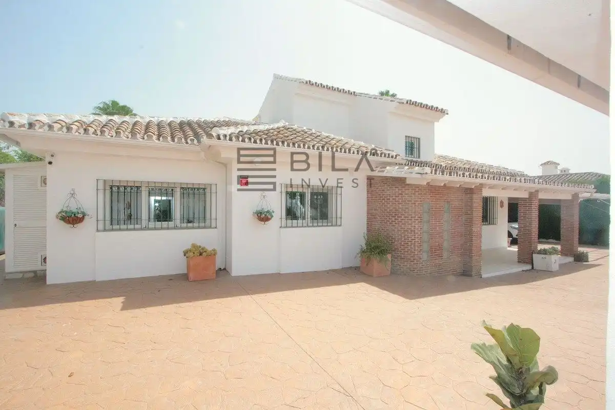 Vista exterior de Casa o xalet en venda en Mijas amb Aire condicionat, Terrassa i Traster