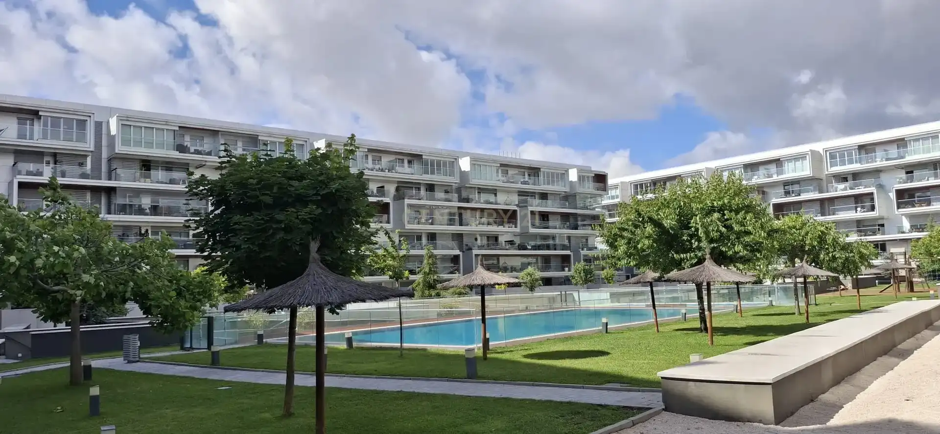 Piscina de Apartamento en venta en Alcalá de Henares con Aire acondicionado, Trastero y Piscina comunitaria