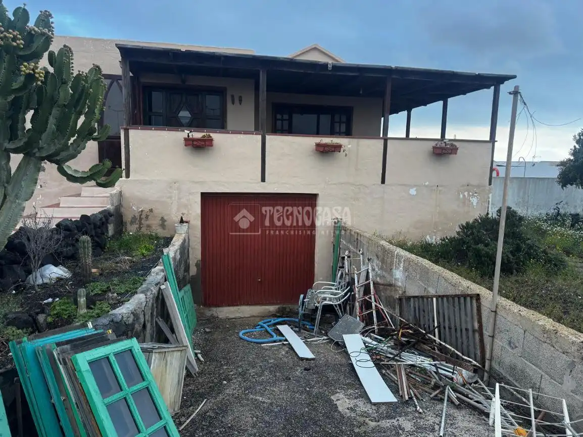 Vista exterior de Casa adosada en venta en Teguise con Terraza y Balcón