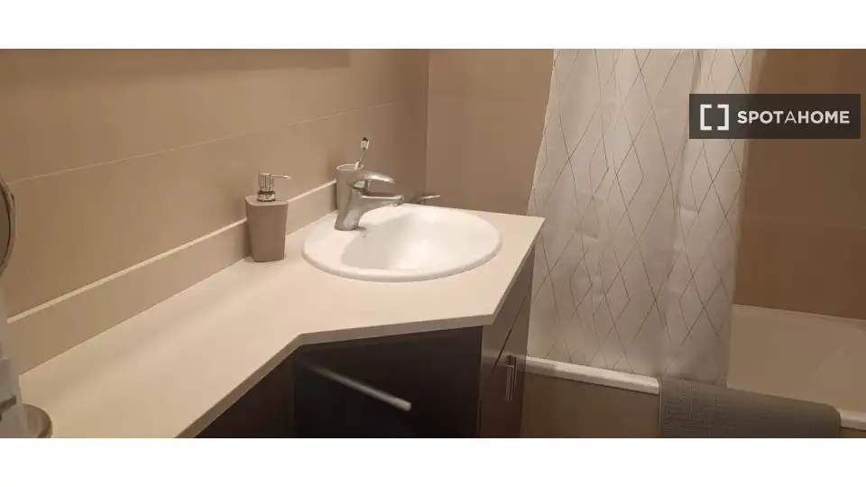 Bathroom of Flat for share in Mataró  with Air Conditioner, Heating and Terrace