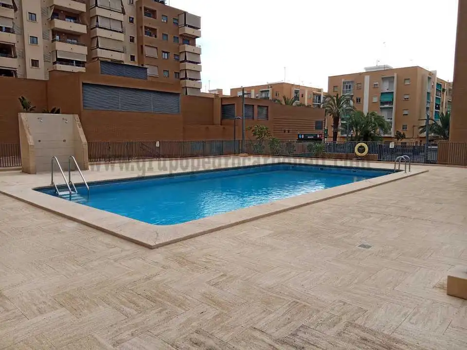 Piscina de Piso en venta en Elche / Elx con Aire acondicionado, Terraza y Amueblado